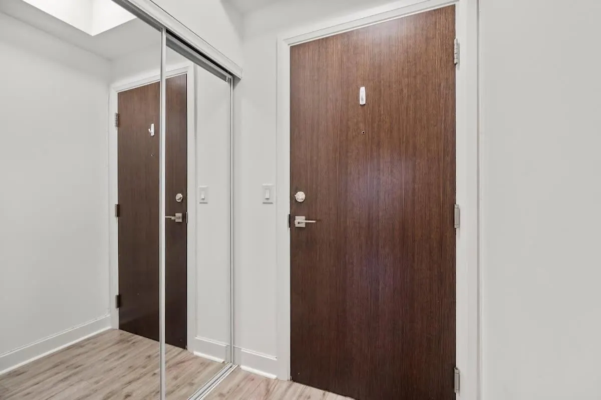 Charming Condo With Private Terrace In Etobicoke Toronto Kanada