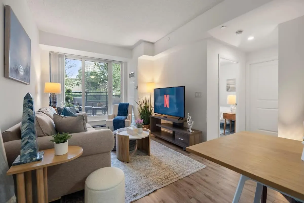 Charming Condo With Private Terrace In Etobicoke Toronto Lägenhet