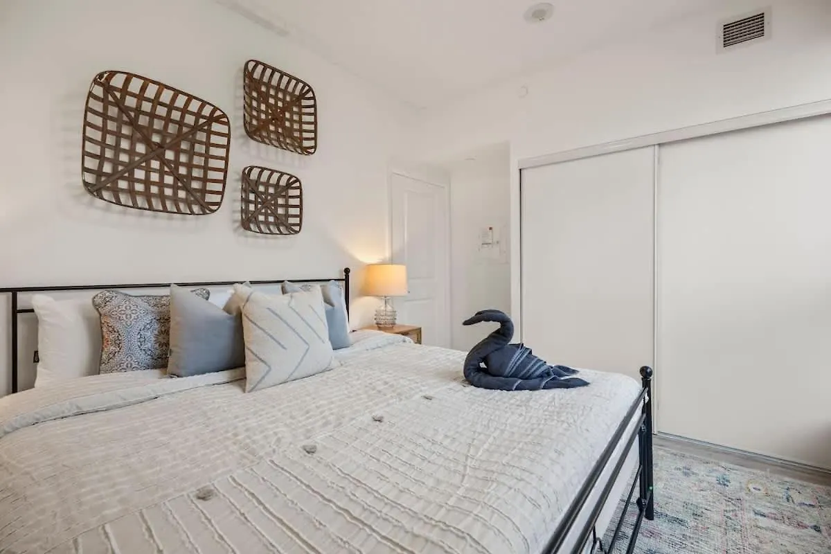 Charming Condo With Private Terrace In Etobicoke Toronto 0*,