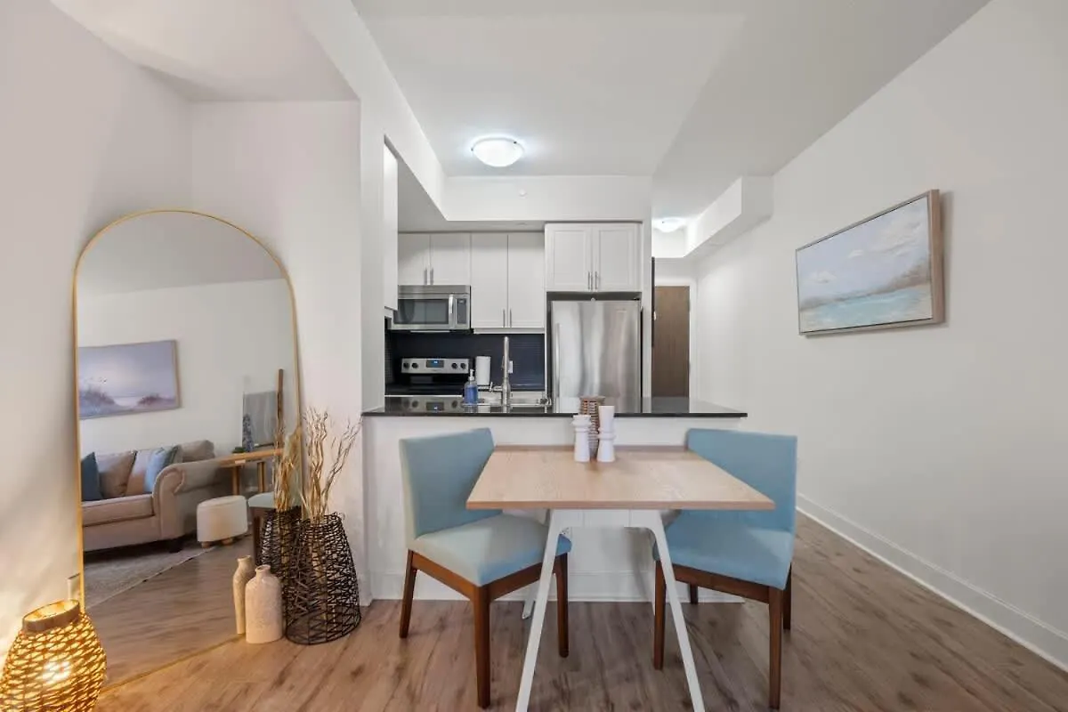 Charming Condo With Private Terrace In Etobicoke Toronto Lägenhet