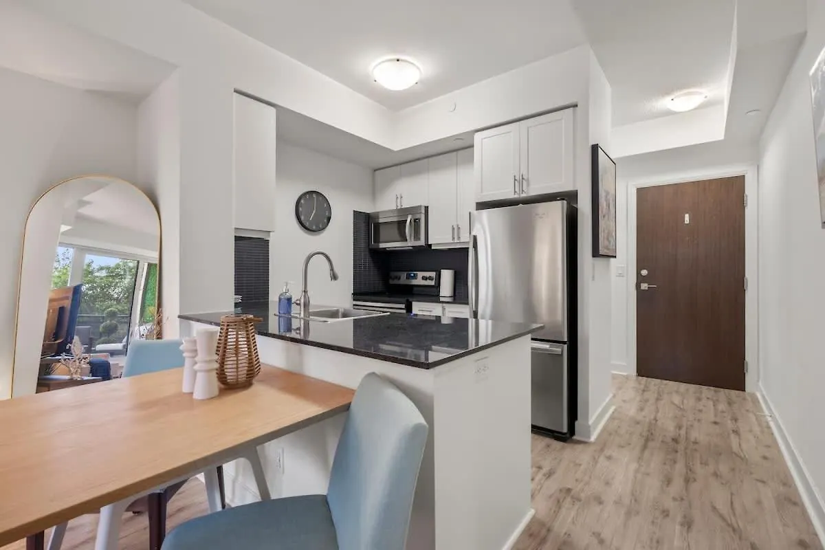 Lägenhet Charming Condo With Private Terrace In Etobicoke Toronto Kanada