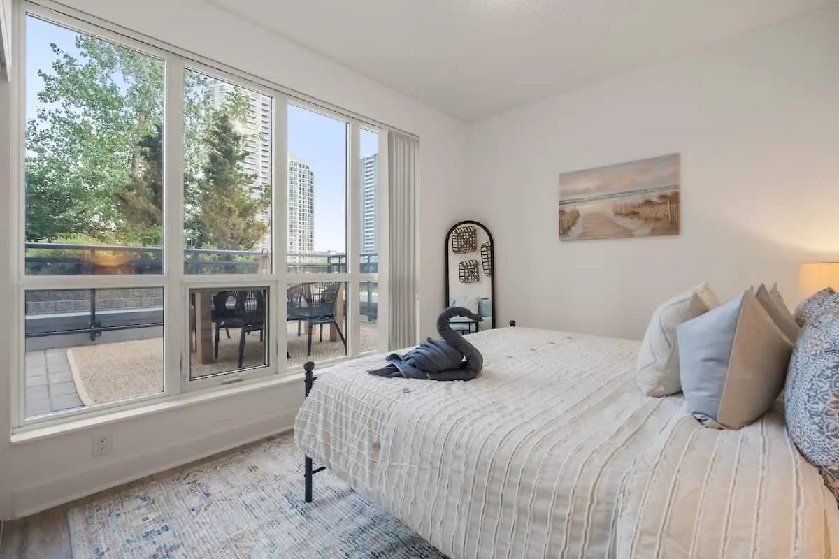 Charming Condo With Private Terrace In Etobicoke Toronto 0*,  Kanada