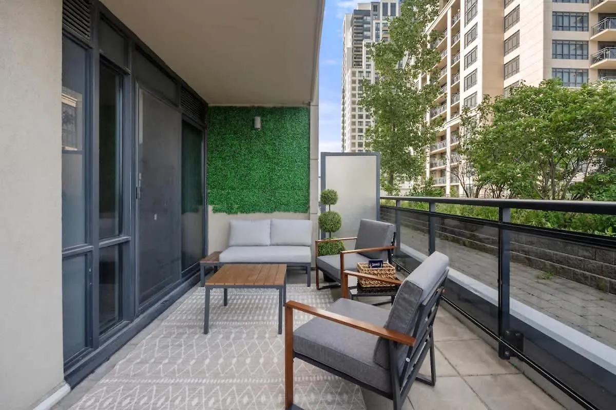Charming Condo With Private Terrace In Etobicoke Toronto Lägenhet